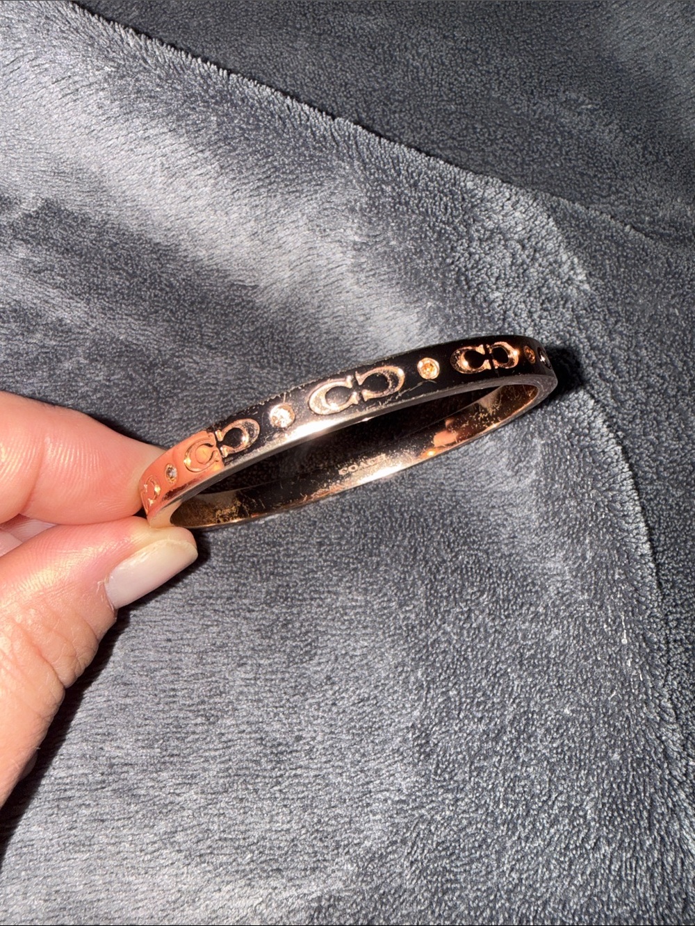 COACH Kissing “C” Hinged Bangle Rose Gold Tone. - Picture 4 of 7